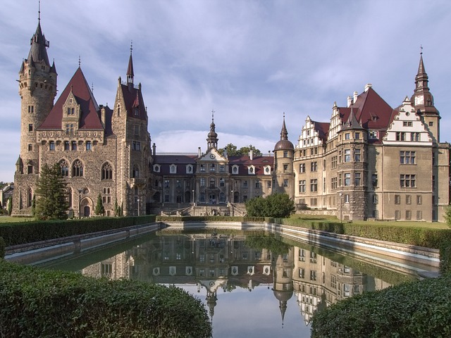 Naturaleza en Polonia. Moszna Castle.